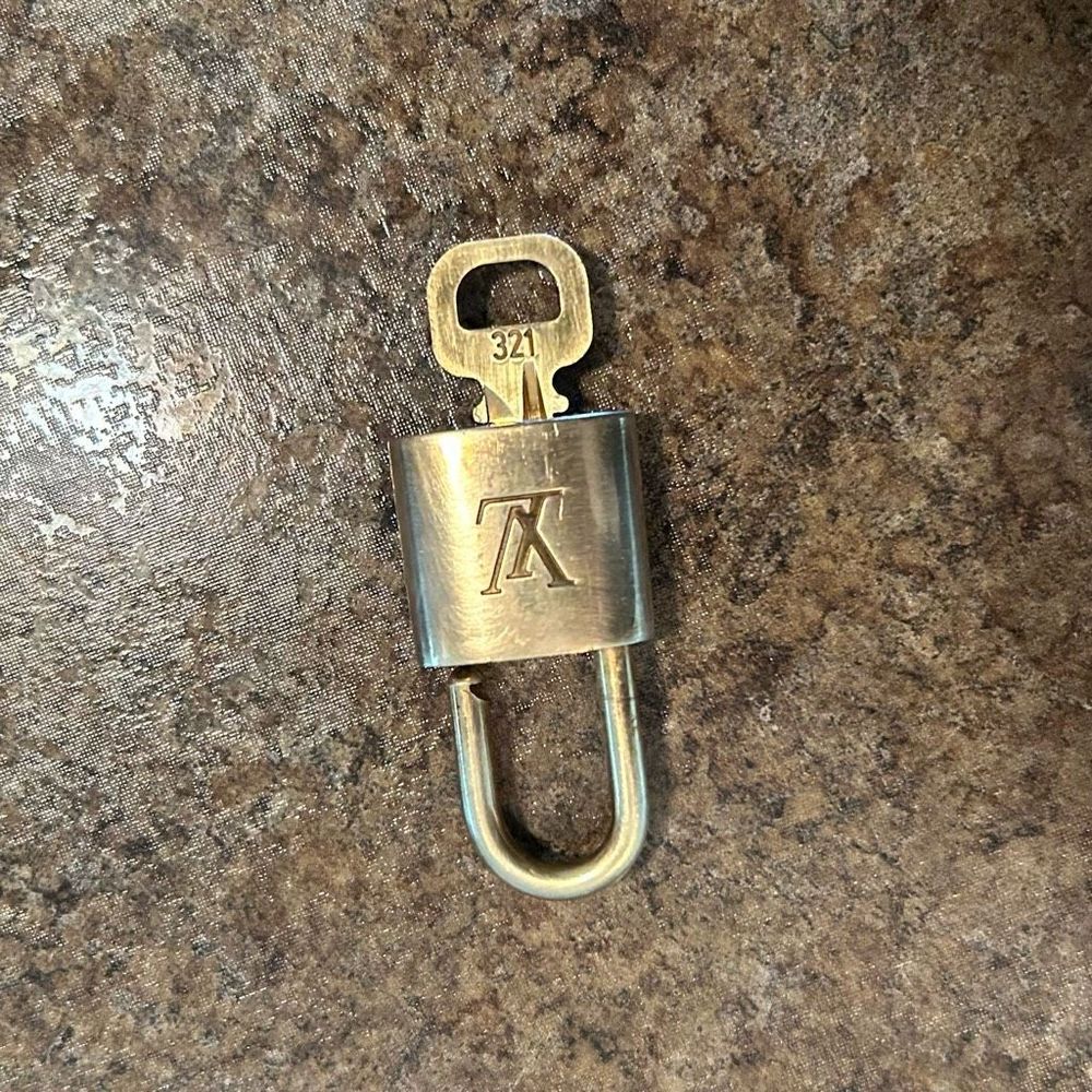 Louis Vuitton #321 Lock and Key Brass Gold with Necklace Gold Chain (unbranded) - Picture 7 of 8